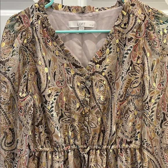 Elegant Paisley Dress in Gold and Brown - Picture 3 of 8